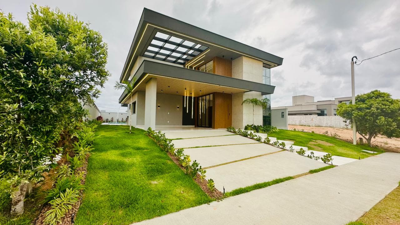 Linda Casa térrea, com 3 suítes com closet, medindo 254 m2 no CONDOMÍNIO ALPHAVILLE Natal, área gourmet com churrasqueira, piscina com cascata e hidromassagem, lado Pium.
